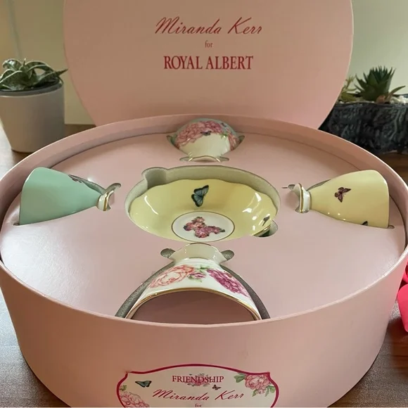 HOST PICK⭐️Royal Albert Miranda Kerr Teacup & Saucer Set 💖 Fine Bone China NIB - Picture 6 of 16